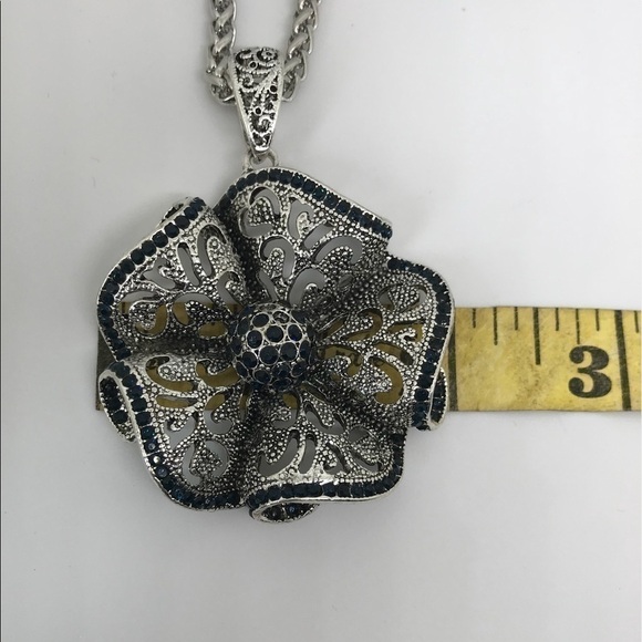 FLOWER NECKLACE ✨✨✨ - Picture 3 of 5